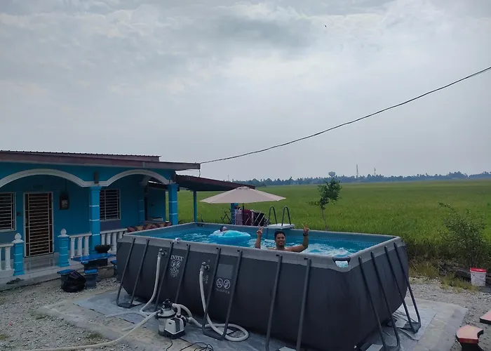 Izz Homestay Sawah Padi !