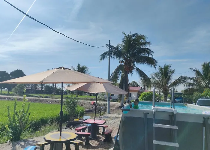 Izz Homestay Sawah Padi !